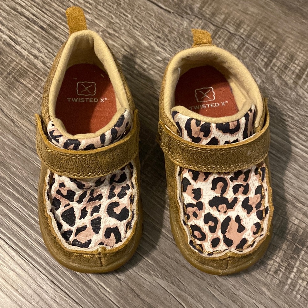 Twisted X size 6